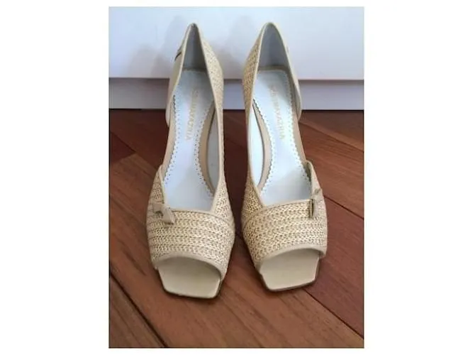 Bcbg Max Azria Tacones Beige Crema Blanco roto 