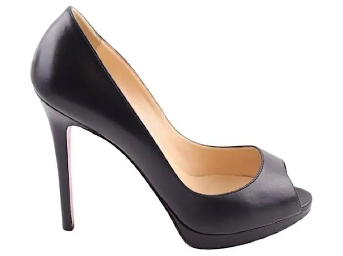 Christian Louboutin Tacones de cuero Negro 