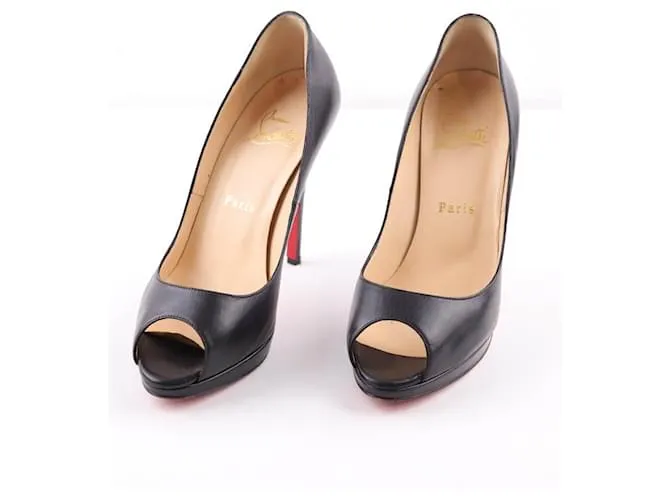 Christian Louboutin Tacones de cuero Negro 