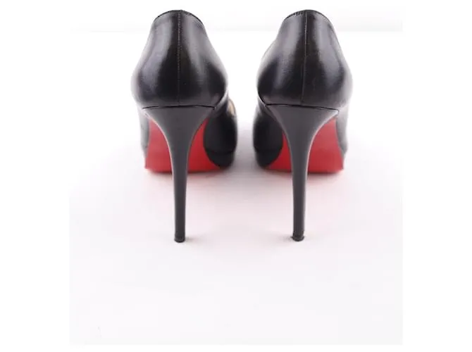 Christian Louboutin Tacones de cuero Negro 