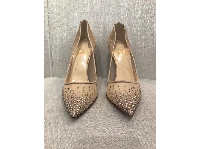 CHRISTIAN LOUBOUTIN Tacones T.UE 39.5 cuero Beige 