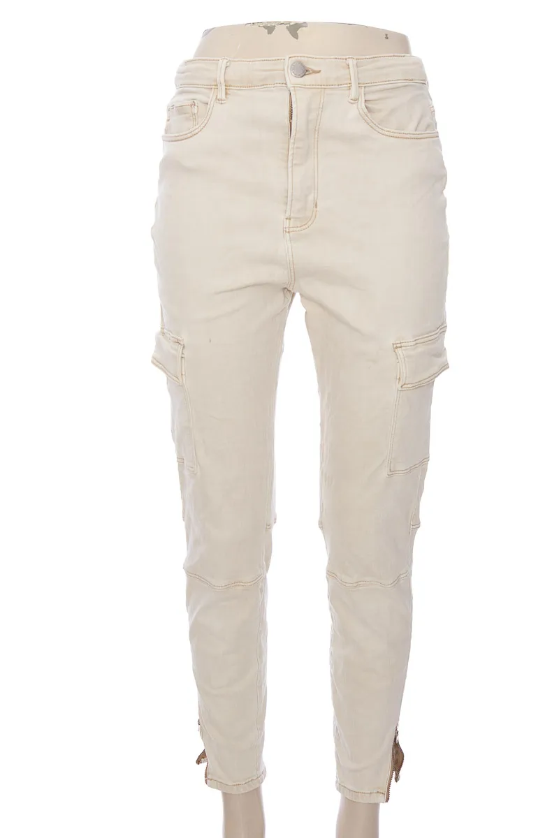 Pantalón color Beige - Stradivarius