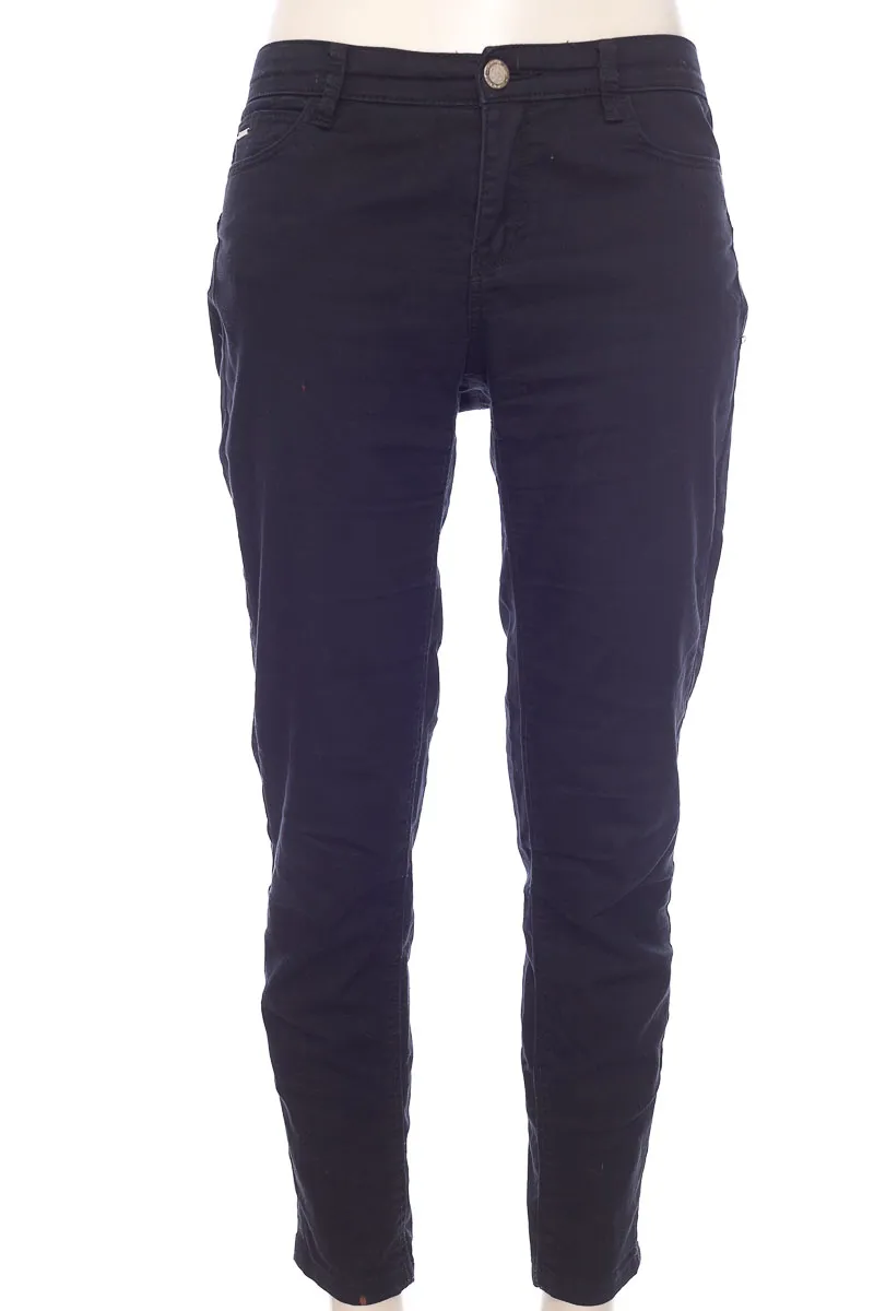 Pantalón color Negro - Stradivarius