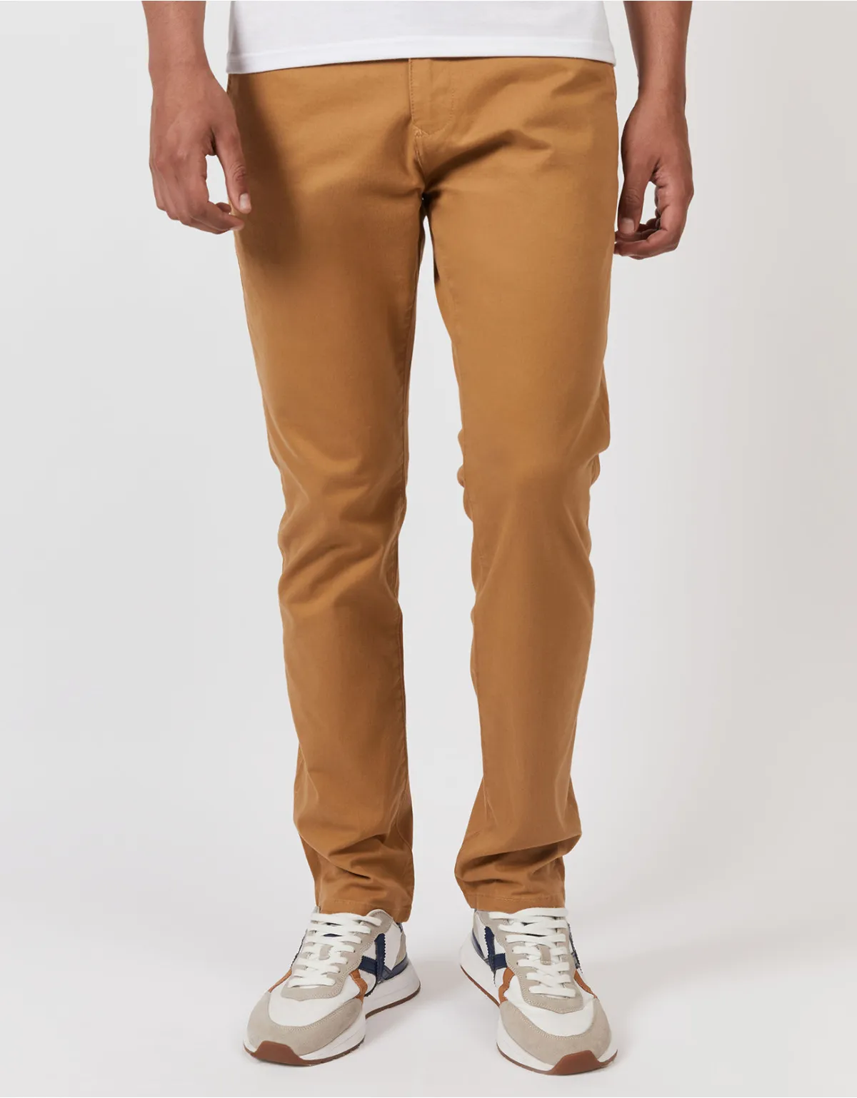 Pantalón regular fit marrón