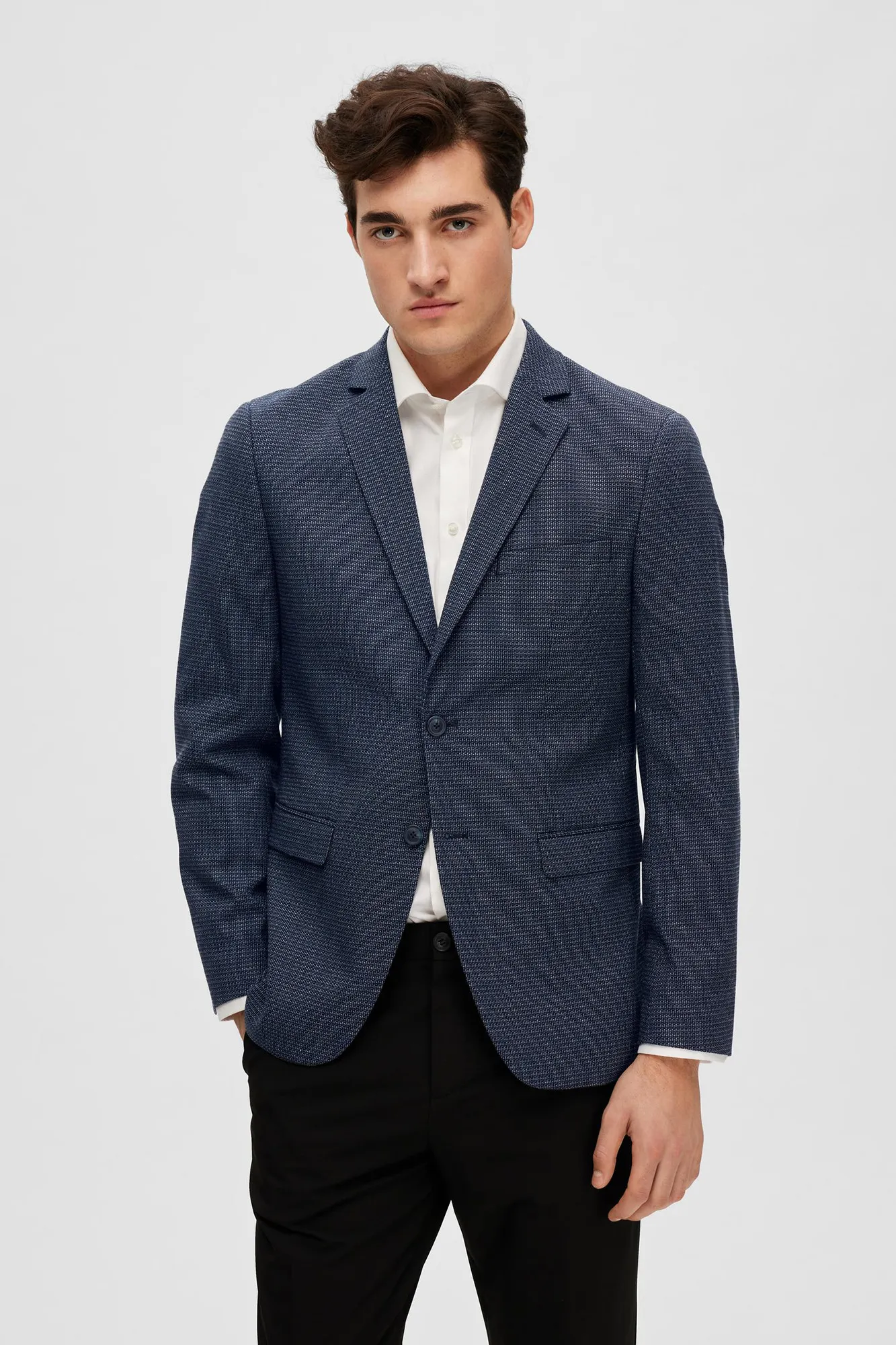 Selected Blazer slim fit estructurada elaborada con materiales reciclados