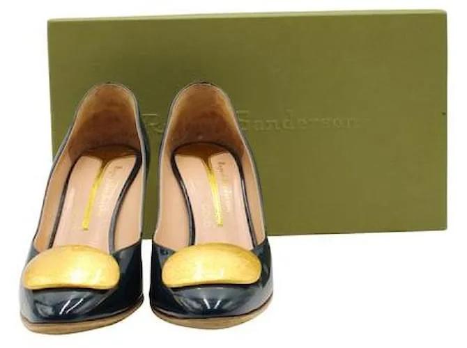 Tacones de charol verde azulado de Rupert Sanderson con elementos dorados 