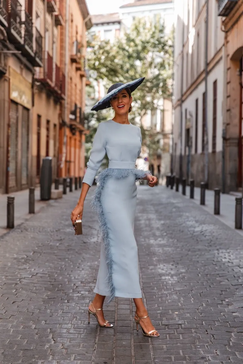 Vestido midi azul  con pluma Naxos