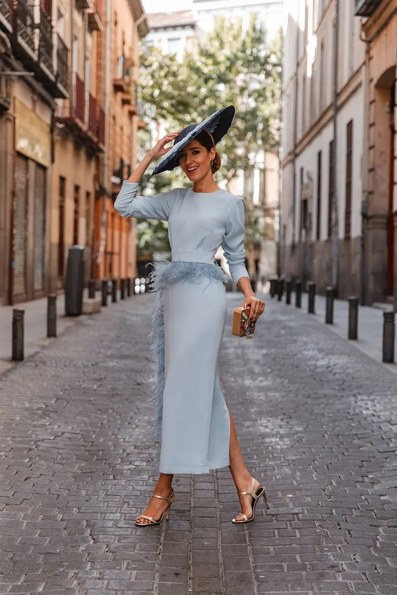 Vestido midi azul  con pluma Naxos